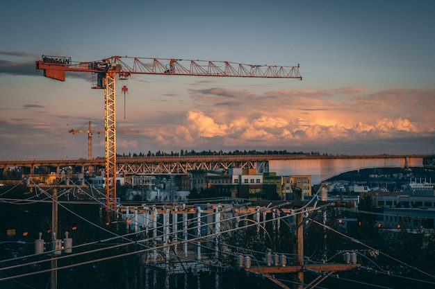 Etapele esențiale în construcția unei hale industriale
