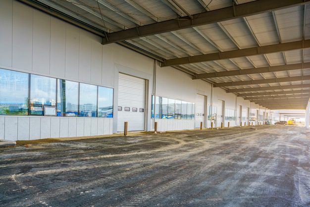 Cele mai bune metode de protecție împotriva infiltrațiilor într-o hală industrială